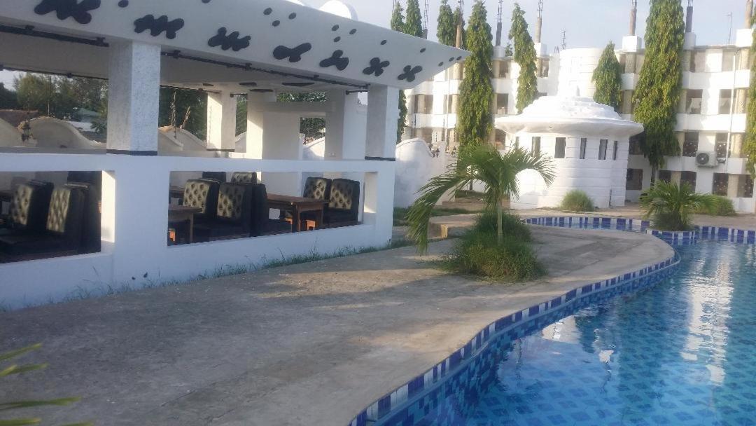 Peacock Park Hotel Ukunda Extérieur photo