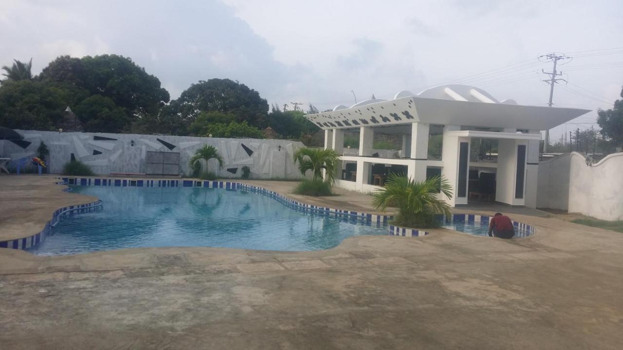 Peacock Park Hotel Ukunda Extérieur photo