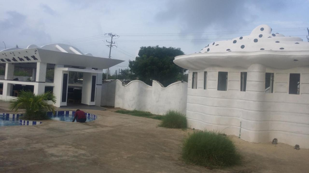 Peacock Park Hotel Ukunda Extérieur photo